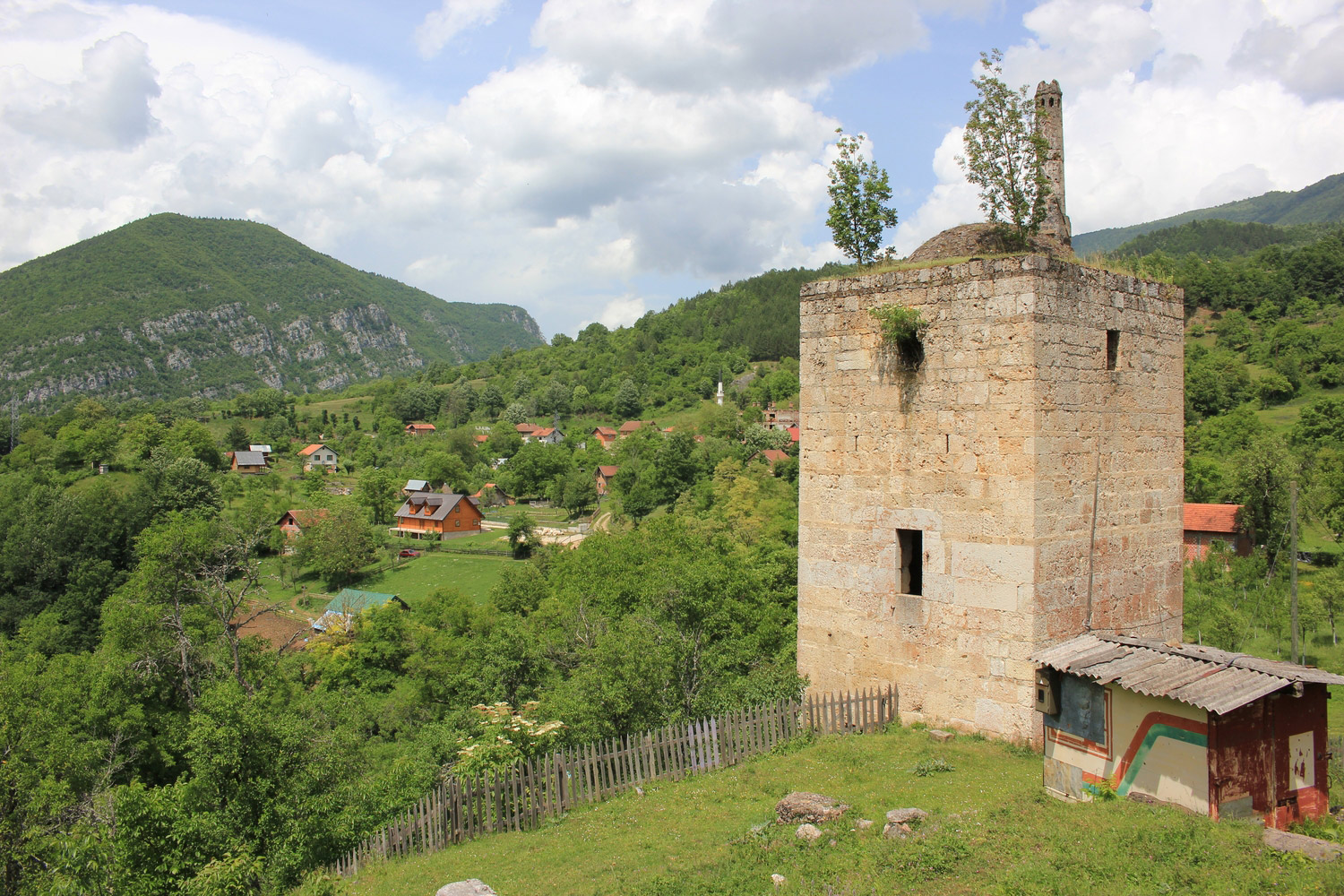 Žepa (Жепа) (Photo license CC-BY-SA 3.0)